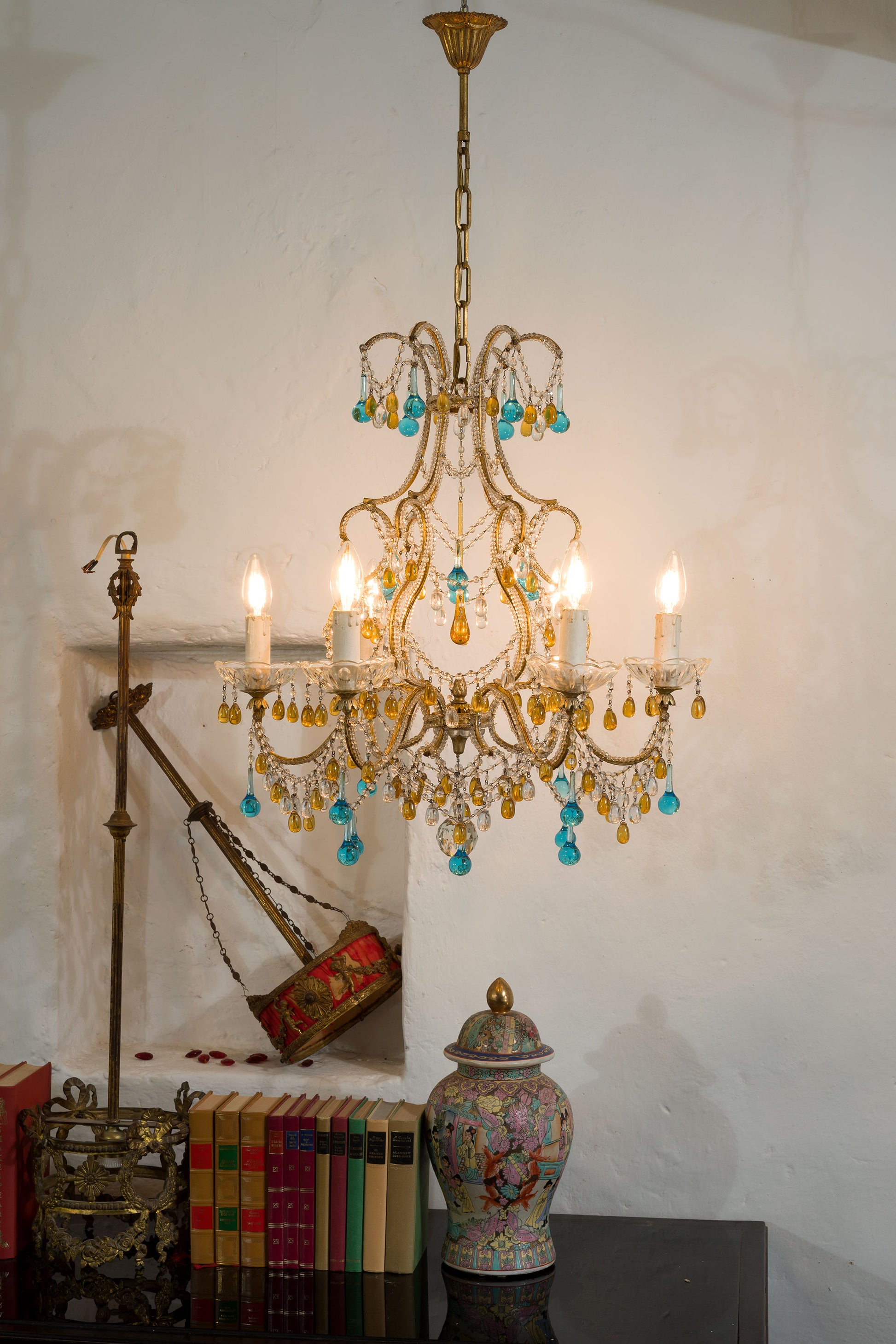 Antico Lampadario Maria Teresa con gocce di Murano colorate, Vintage-Lo Stile Italiano