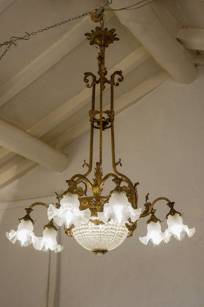 Antico lampadario Liberty (Art Nouveau) in ottone cesellato, realizzato in Italia nei primi anni del 1900-Lo Stile Italiano