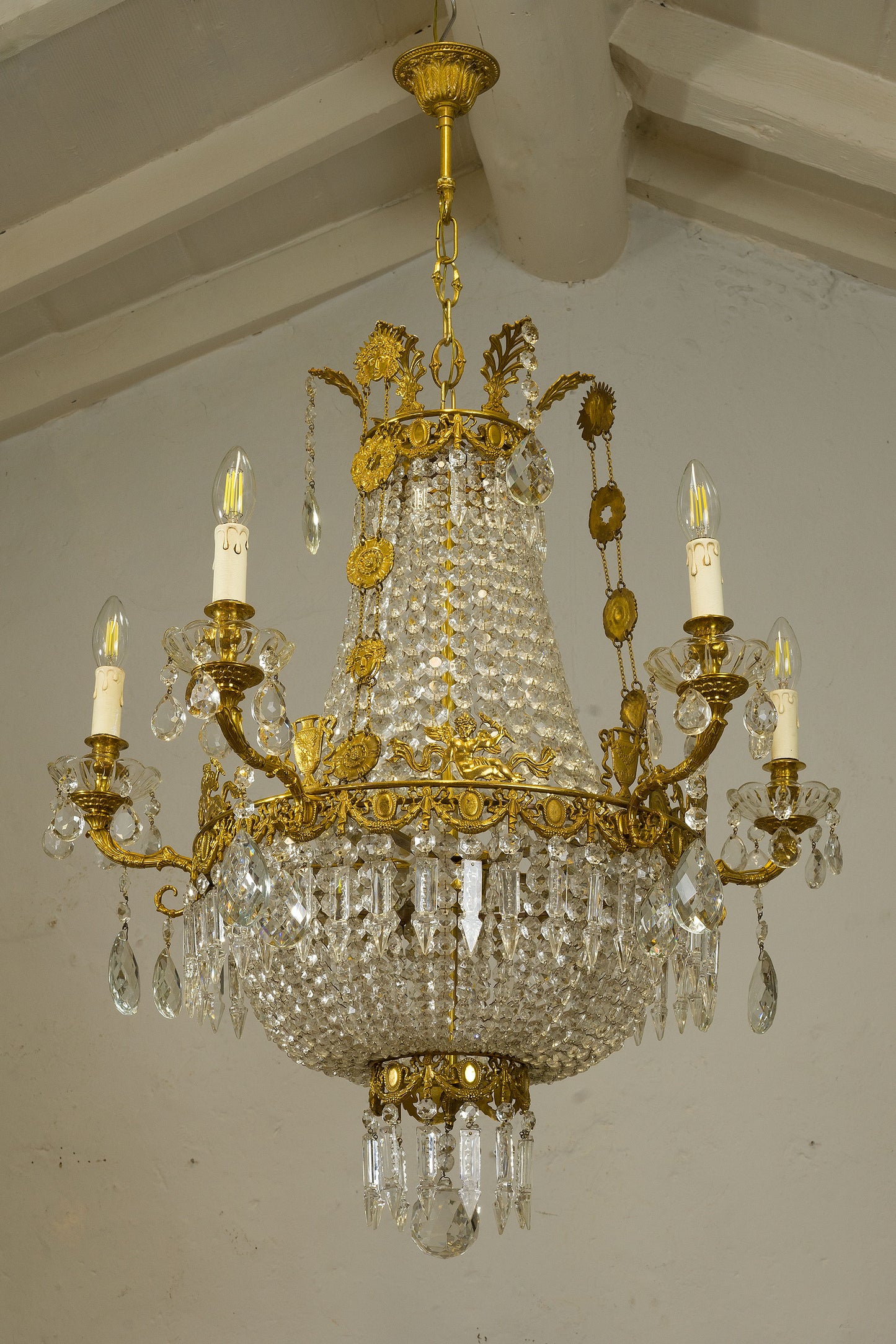 lampadario impero in cristallo e ottone cesellato, ricoperto di catenelle composte da ottagoni di vetro-Lo Stile Italiano
