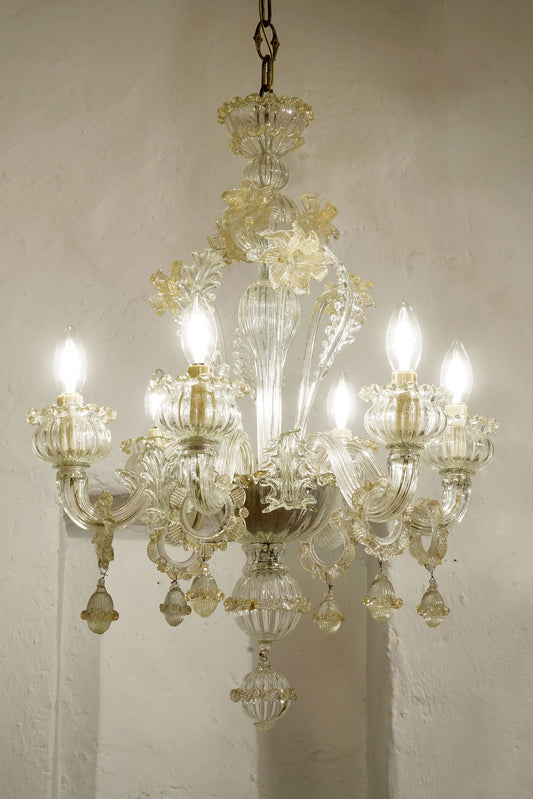 Lampadario di Murano, finiture in oro zecchino Lo stile Italiano