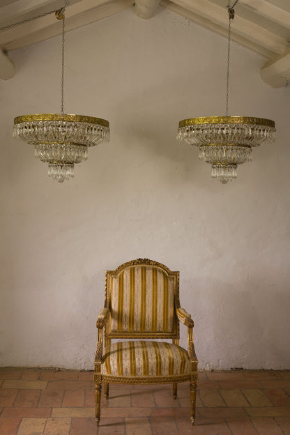 Coppia di plafoniere vintage con poltrona stile Luigi XVI in tessuto, dorata-Lo Stile Italiano 