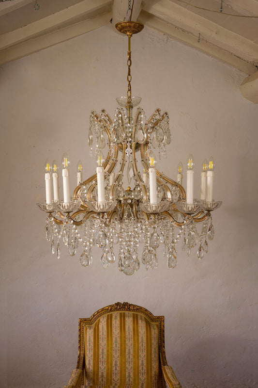 Lampadario grande in cristallo 12 luci. Grande lampadario nell'antiquariato di Maria Teresa. Lampadario con coppe in cristallo-Lo Stile Italiano