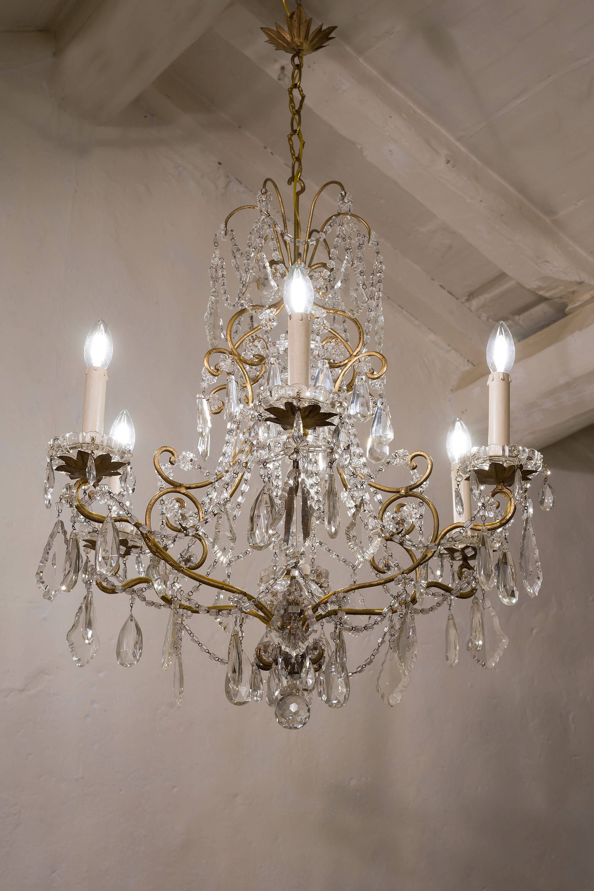 lampadario Fiorentino in ferro battuto e gocce di cristallo. - Lo Stile Italiano