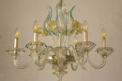 Lampadario di Murano con foglie trasparenti e azzurre.| Lo Stile Italiano