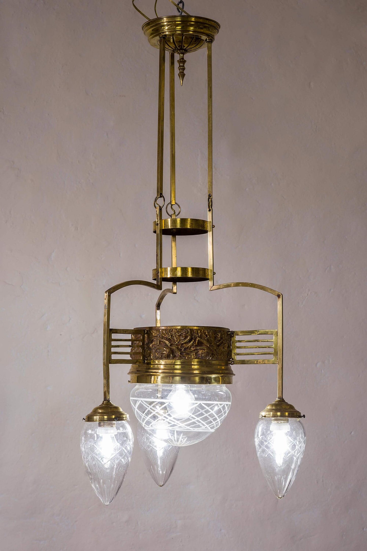 Lampadario Art Nouveau in ottone con 4 globi di vetro. | Lo Stile Italiano