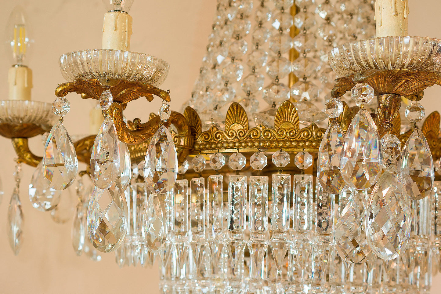 Lampadario impero antico, con struttura composta da fusioni di ottone ben cesellato-Lo Stile Italiano