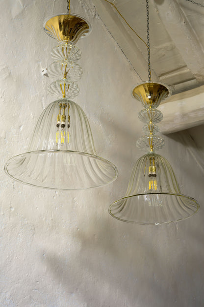 Coppia di lampadari in vetro di Murano con una grande campana centrale-Lo Stile Italiano
