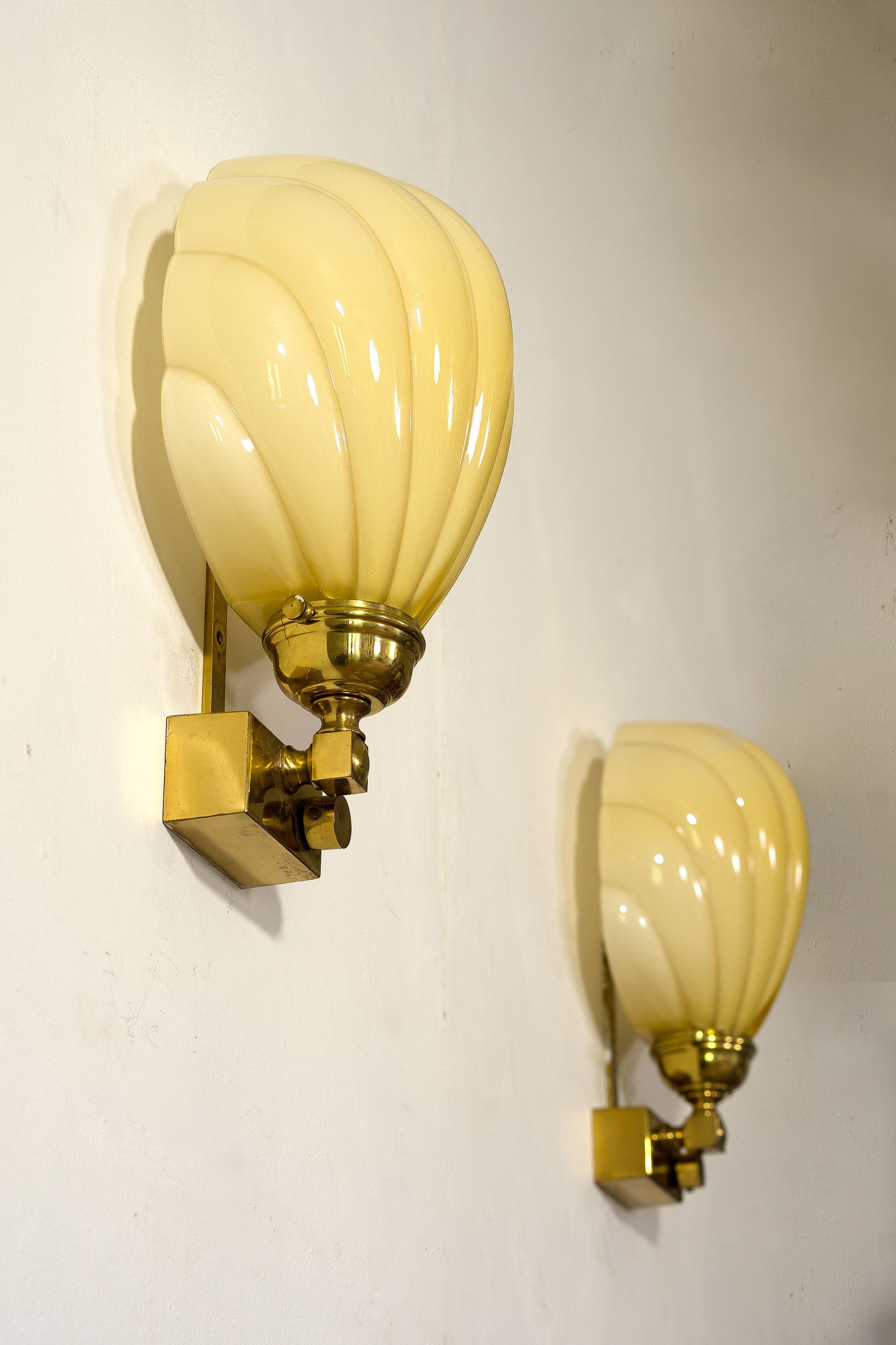 Antiche lampade da parete Art Deco con luce centrale-Lo Stile Italiano