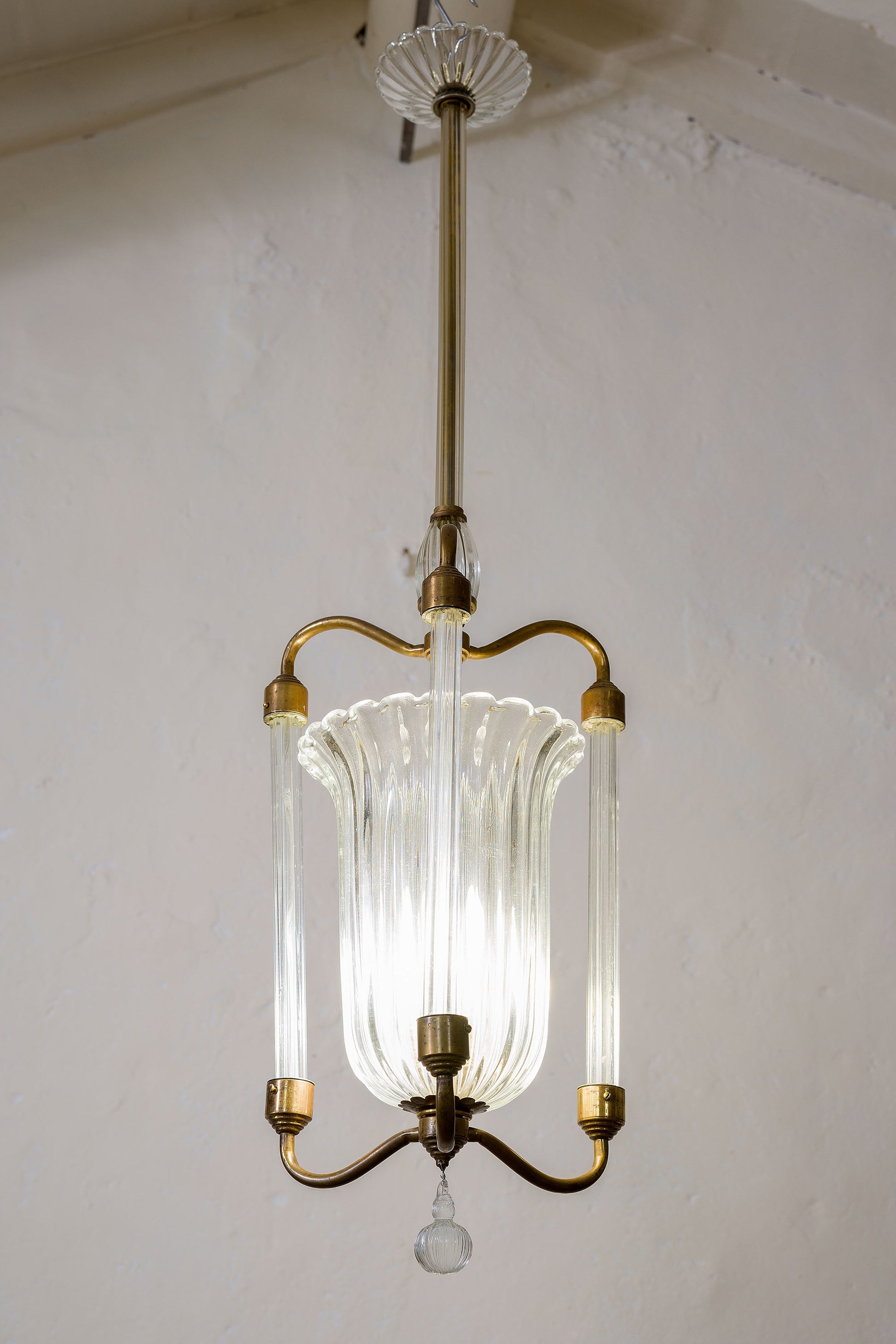 Antico lampadario Mid Century con lunga coppa centrale in vetro soffiato| Lo Stile Italiano