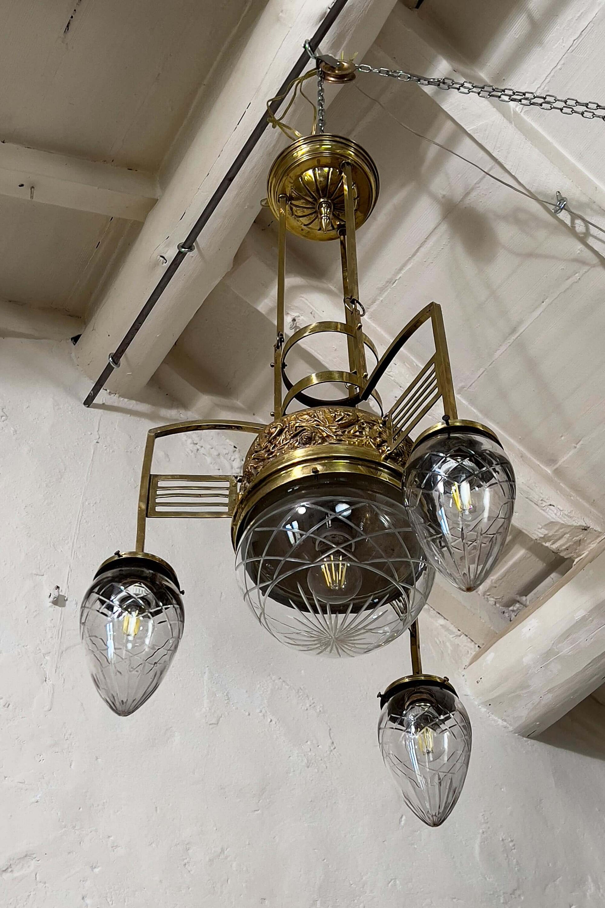 Lampadario Vintage a 4 luci, con globo centrale. | Lo Stile Italiano