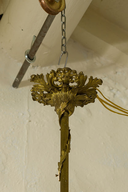 Lampadario antico in ottone cesellato.-Lo Stile Italiano