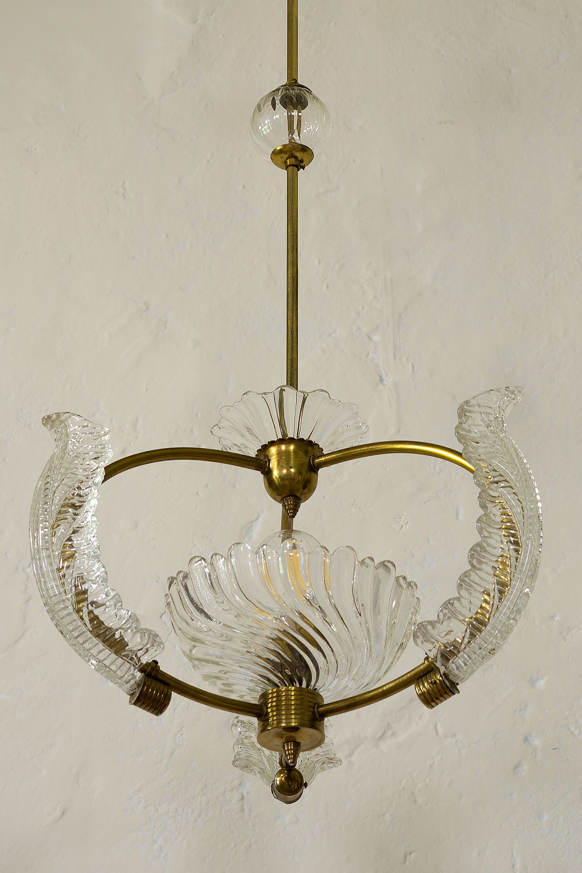 Lampadario Art Deco in vetro di Murano con 1 coppa centrale e 3 foglie laterali-Lo Stile Italiano